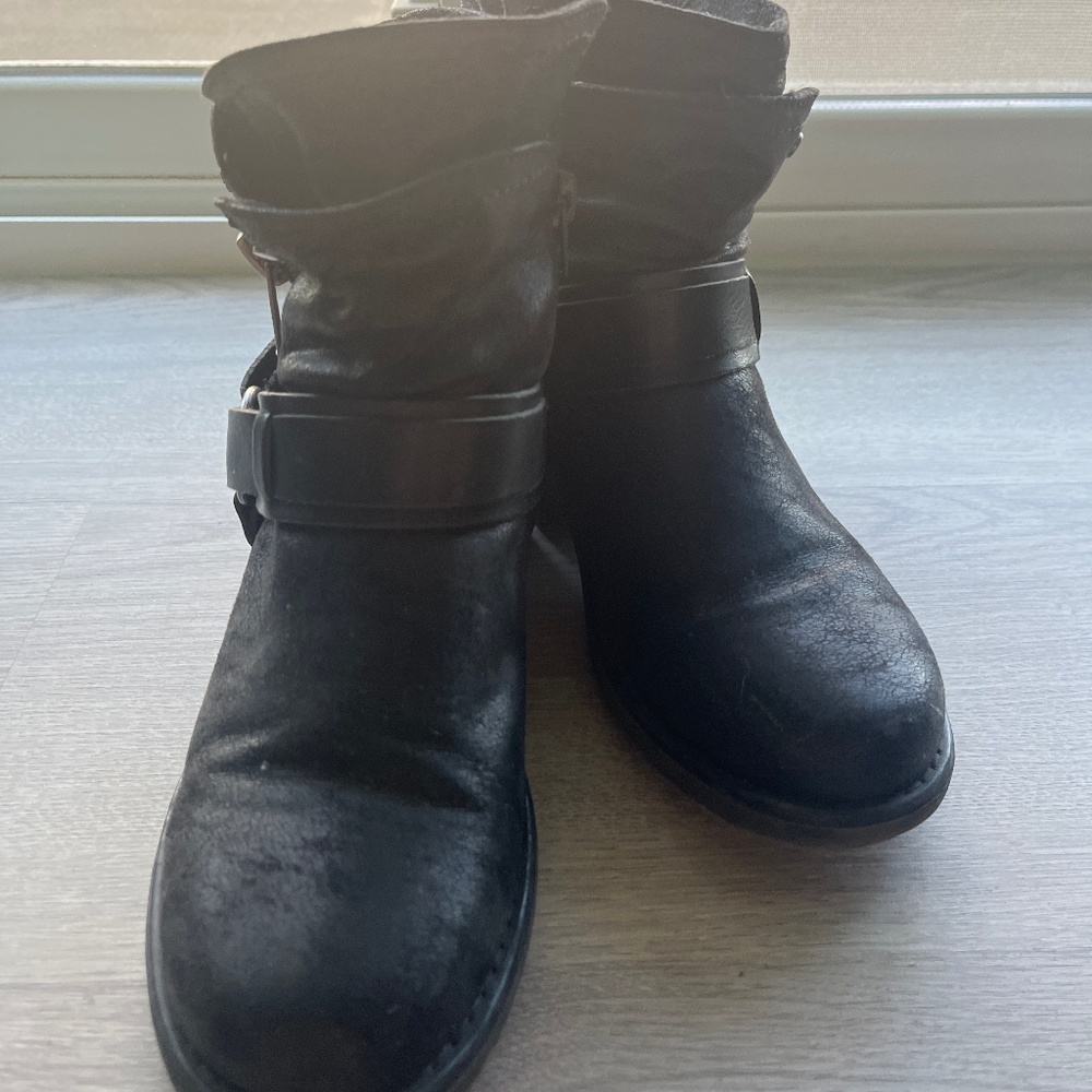 Black Boots